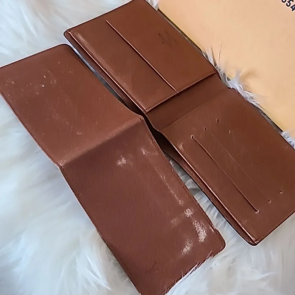 💯 Authentic Louis Vuitton Monogram Bifold Wallet 🍀
